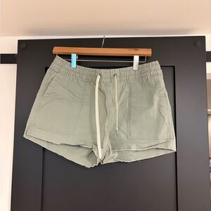 Vuori Women's Ripstop Light Olive Shorts w/ Drawstring - M